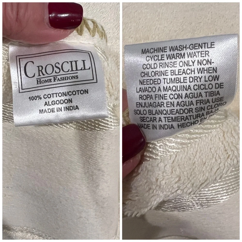 Croscill 2 Hand and 2 Bath Towels / Ivory Floral